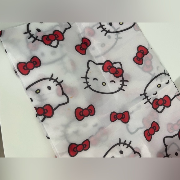 Hello Kitty Plastic Cup Bottle with Lid and Foldable Tote Bag - Picture 4 of 7